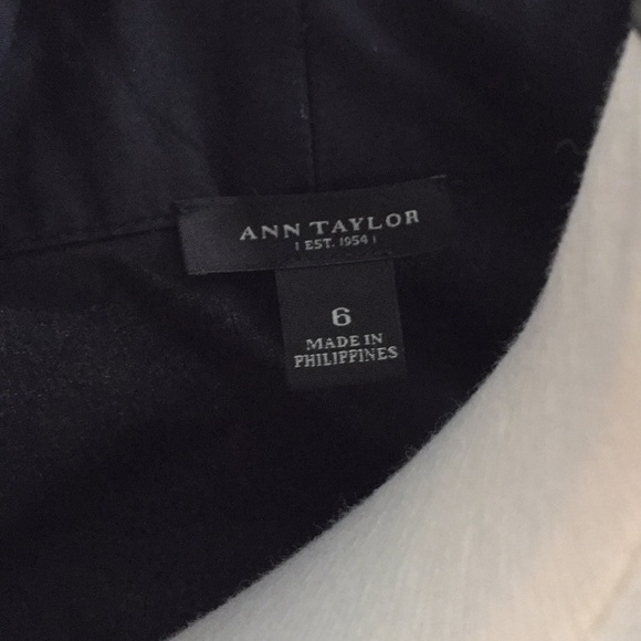 Ann Taylor V-Neck Button Up Tank - Picture 5 of 5